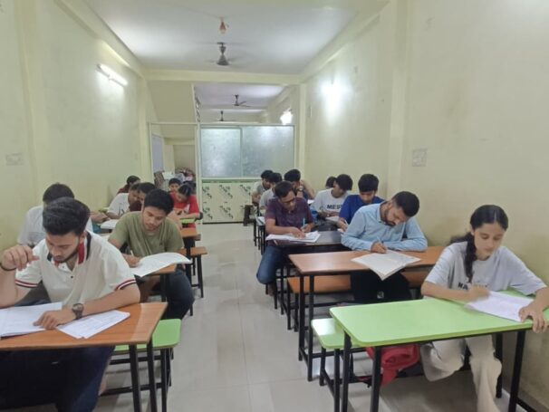 english-era-student-activity-heera-nagar-mr10-indore