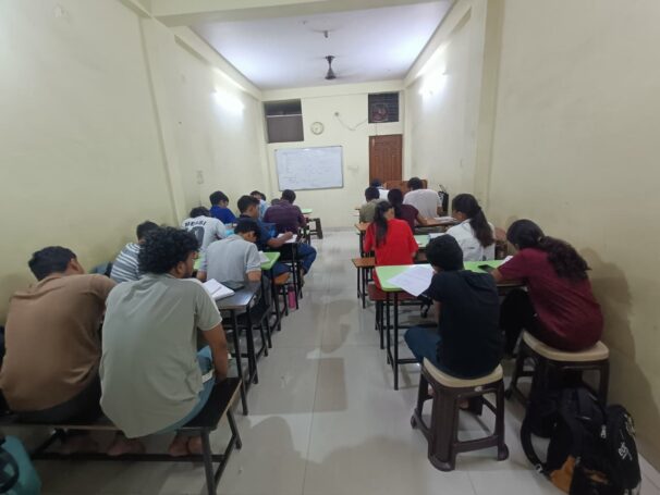 english-era-student-activity-heera-nagar-mr10-indore03